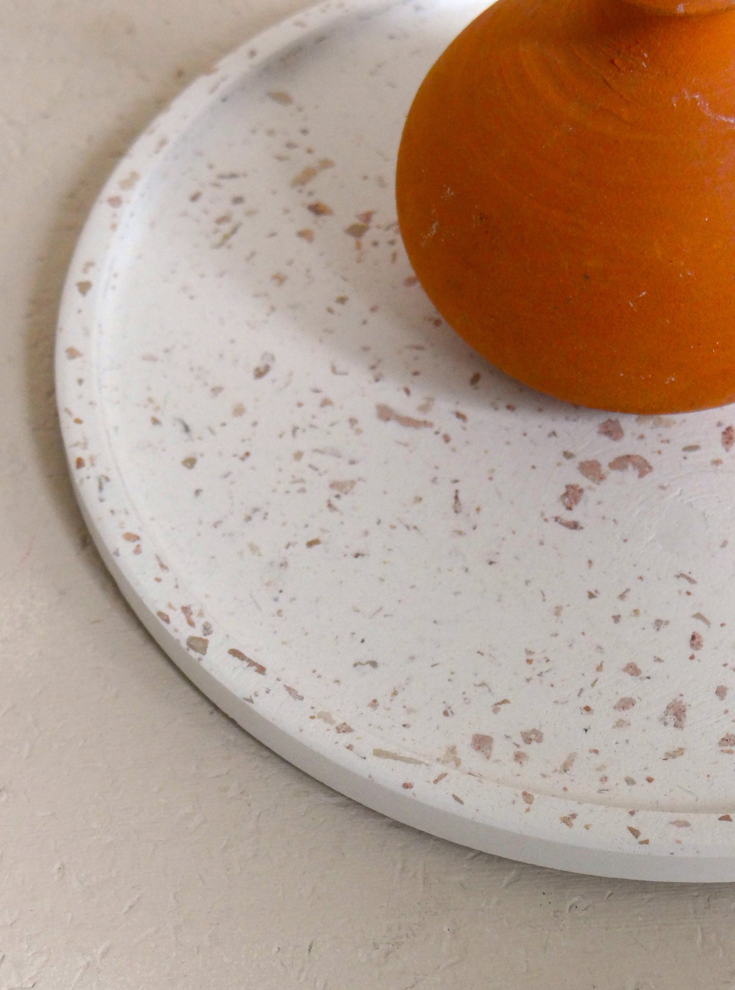 Petit plateau effet terrazzo